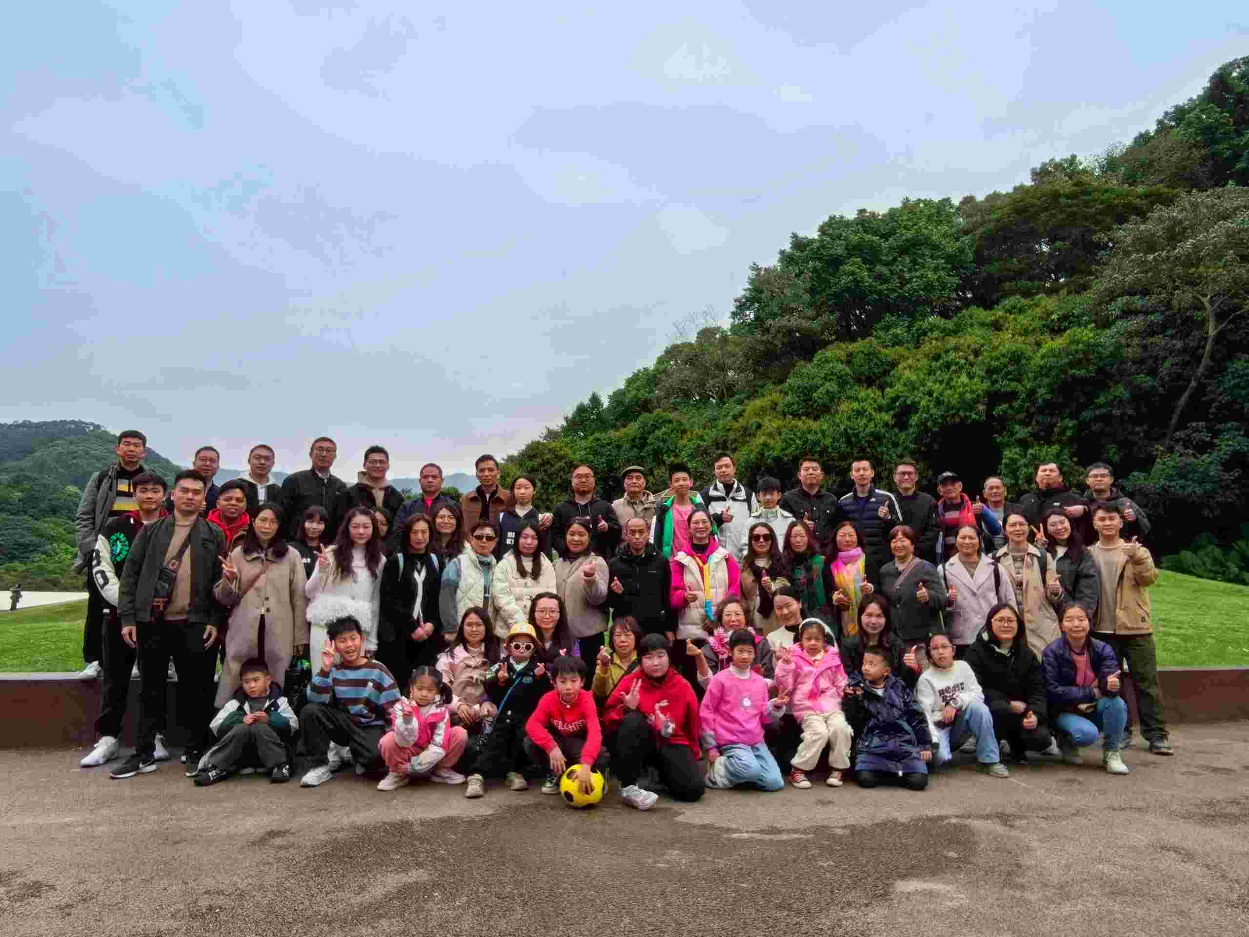 SHUNGE STEEL celebra el Día Internacional de la Mujer con una salida memorable para sus empleados y sus familias