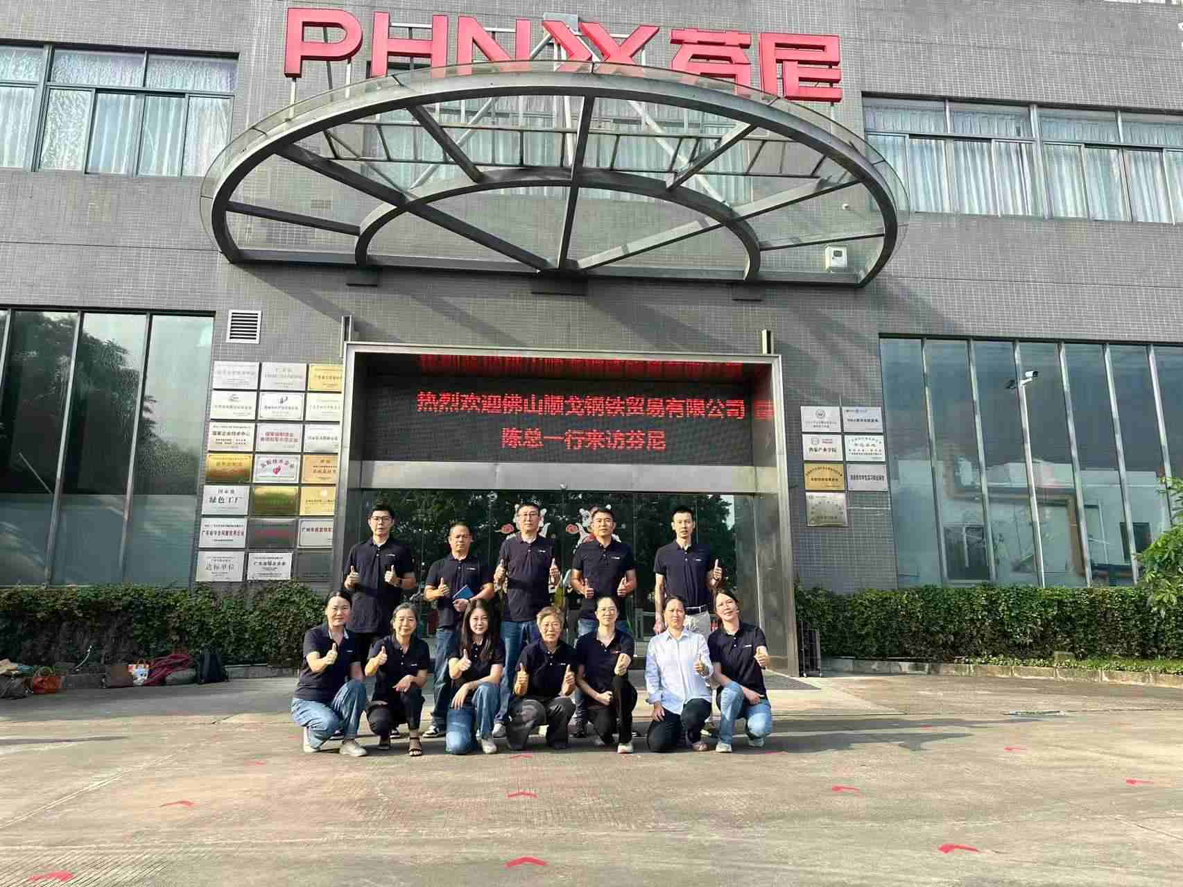 Los empleados de Shunge Steel visitan PHNIX para un día de aprendizaje